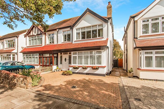 4 Bedroom Semi-detached House For Sale In Brunswick Road, Southend-On-Sea, Essex, SS1