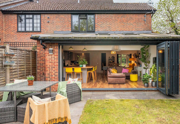 3 Bedroom Semi-Detached House For Sale In Barleymow Court, Betchworth, RH3