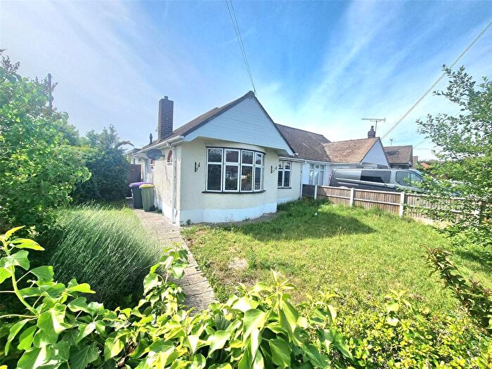 2 Bedroom Bungalow For Sale In Clyde Crescent, Rayleigh, Essex, SS6