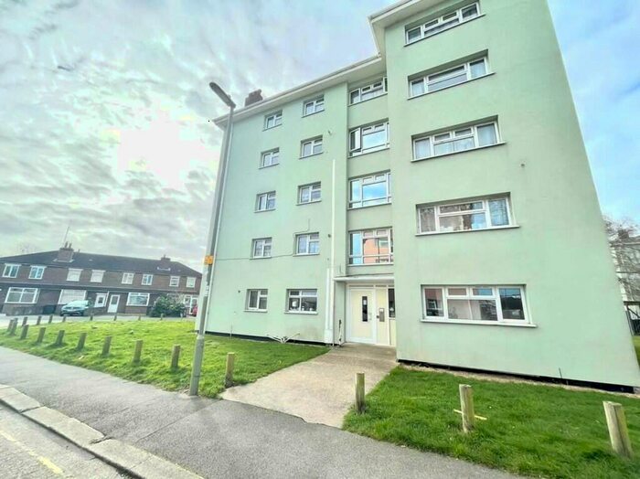 2 Bedroom Maisonette To Rent In South Street, Gosport, PO12