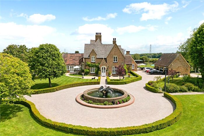 9 Bedroom Equestrian Facility For Sale In Peakes End, Steppingley, Bedfordshire, MK45