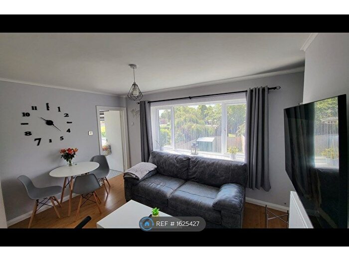 2 Bedroom Maisonette To Rent In Collier Close, Maidenhead, SL6