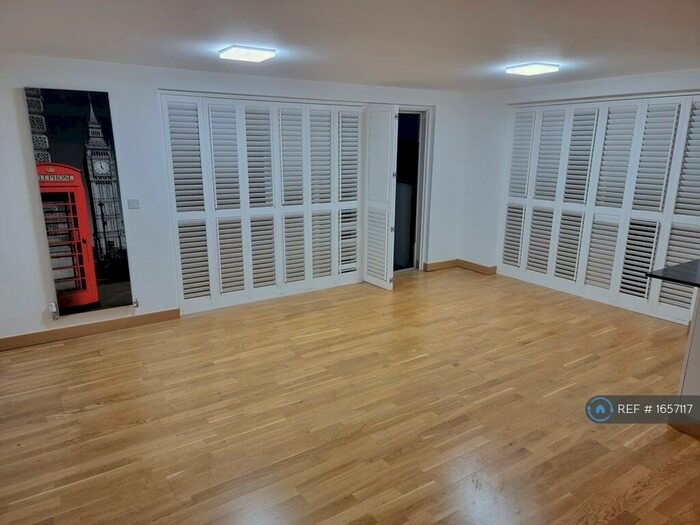 2 Bedroom Flat To Rent In Pisces Court, Edgware, HA8