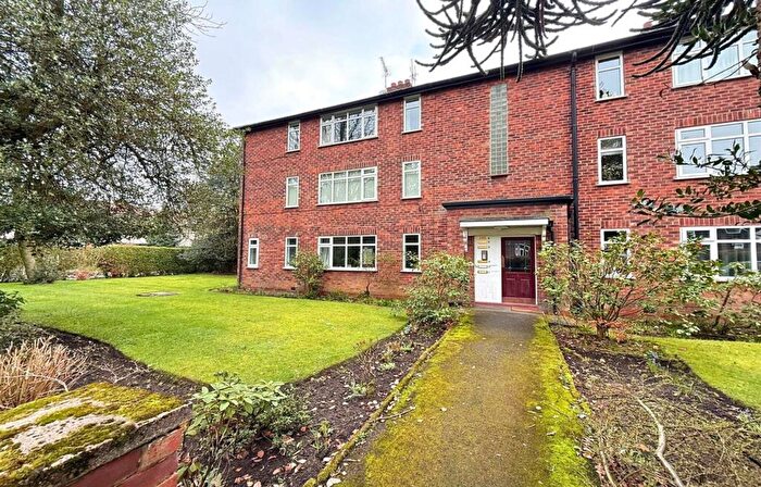 2 Bedroom Flat For Sale In Harboro Grove, Sale, M33