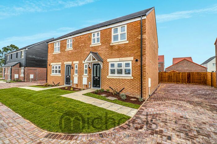 3 Bedroom Semi-Detached House To Rent In Otter Way, Clacton-On-Sea, CO16