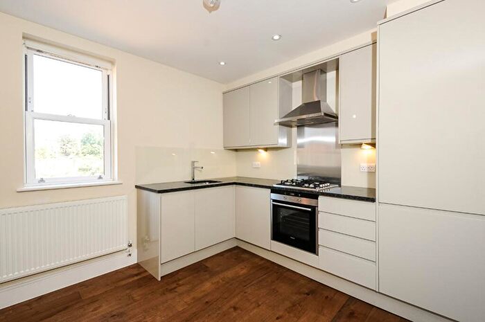 2 Bedroom Flat To Rent In Plaistow Lane, Bromley, Kent, BR1