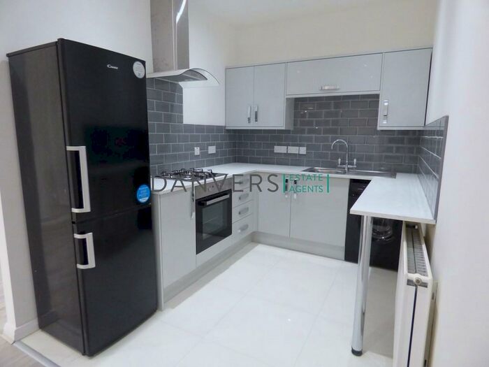 3 Bedroom Flat To Rent In Western Boulevard, Leicester, LE2