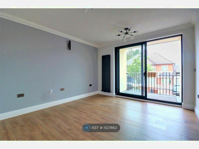 2 Bedroom Flat To Rent In Dsd House, Romford, RM6