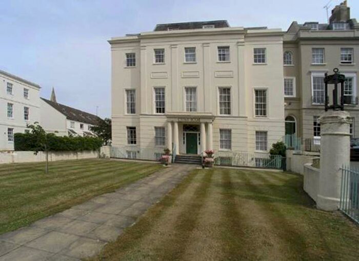 1 Bedroom Flat To Rent In Bath Road GL53