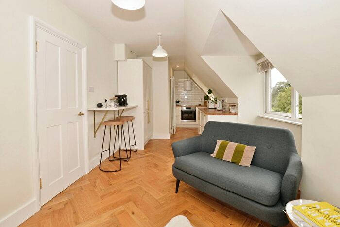 2 Bedroom Flat For Sale In Godwyn Road, Folkestone, Kent, CT20