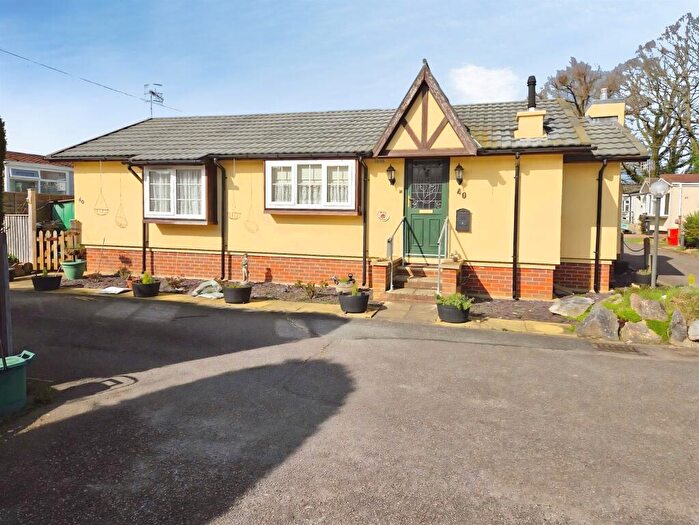 2 Bedroom Park Home For Sale In Laburnum Court, Smallfield, Horley, RH6