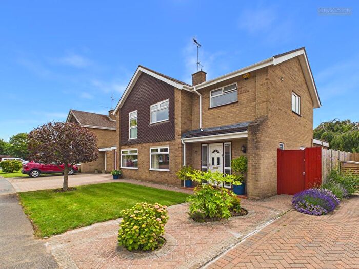 5 Bedroom Detached House For Sale In Glamis Gardens, Longthorpe, Peterborough, PE3