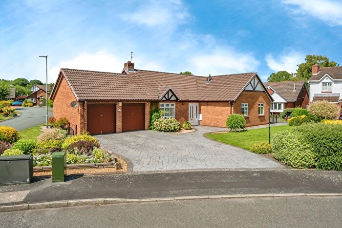 3 Bedroom Bungalow For Sale In Sandicroft Close, Birchwood, Warrington, Cheshire, WA3