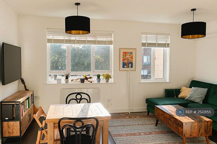 2 Bedroom Flat To Rent In Holly Street, London, E8