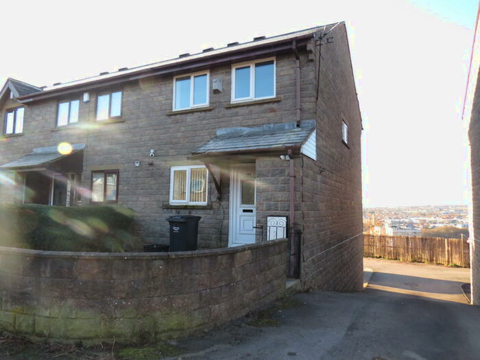3 Bedroom House To Rent In Claremount Road, Halifax, HX3