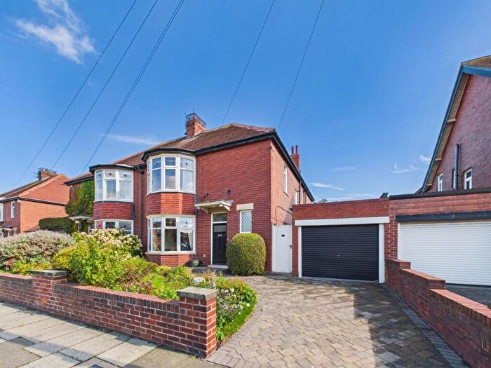 4 Bedroom Semi-Detached House For Sale In Kennersdene, Tynemouth, NE30