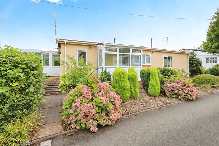2 Bedroom Mobile/park Home For Sale In Pendeford Hall Lane, Coven, Wolverhampton, WV9