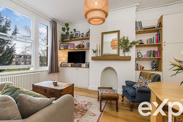 2 Bedroom Flat For Sale In Trinity Road, London, N22