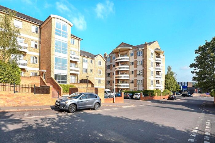 2 Bedroom Apartment For Sale In Branagh Court, Reading, Berkshire, RG30