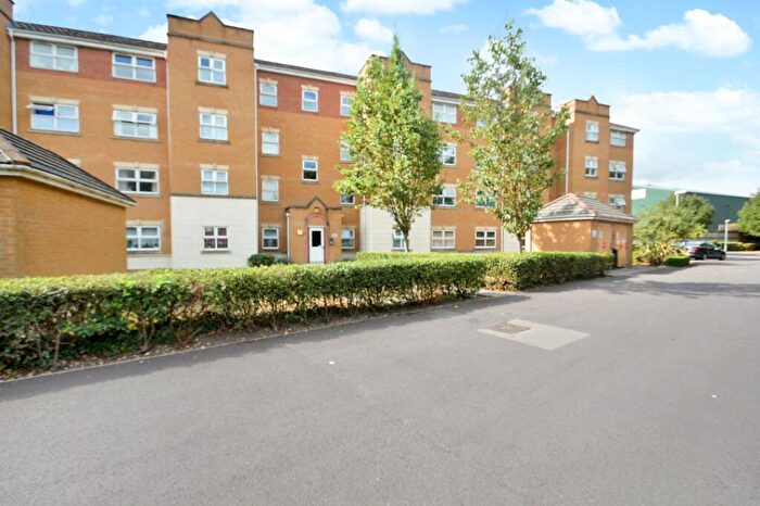 2 Bedroom Apartment To Rent In Pickfords Gardens, Slough, Berkshire, SL1