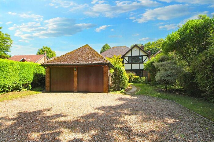 4 Bedroom Detached House For Sale In Blackberry Lane, Four Marks, Hampshire, GU34