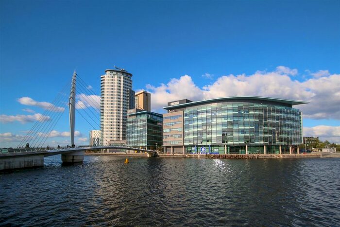 2 Bedroom Flat To Rent In The Heart, Media City Uk, Salford, M50