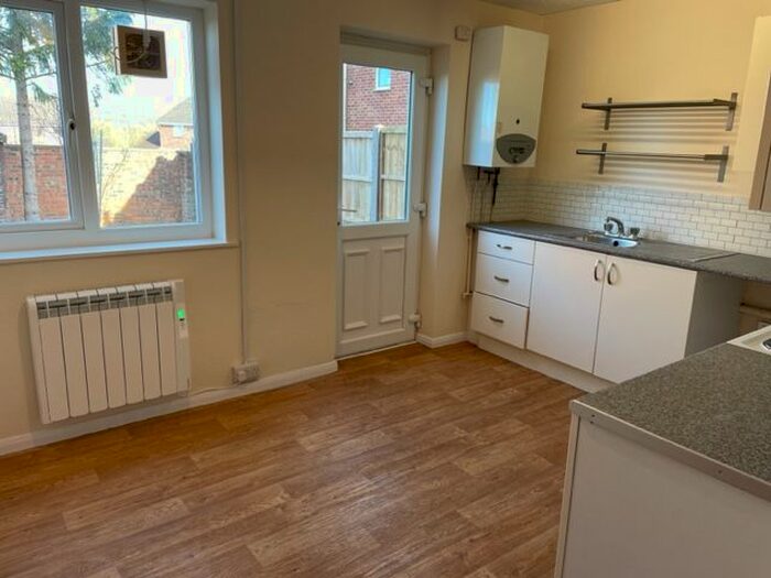 2 Bedroom Semi-Detached House To Rent In Blagrove Close, Street, BA16