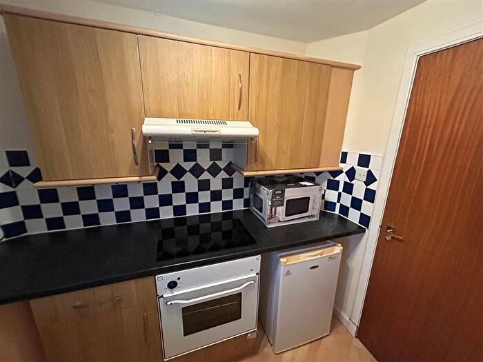 2 Bedroom Flat To Rent In Abbey Lane, Abbeyhill, Edinburgh, EH8