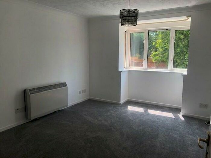 1 Bedroom Apartment To Rent In Ferrier Close, Rainham, ME8