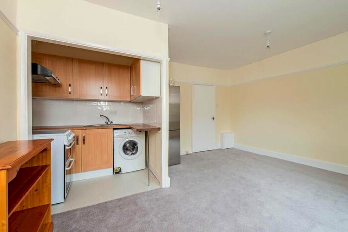 1 Bedroom Flat To Rent In Sheen Road, Richmond, TW9
