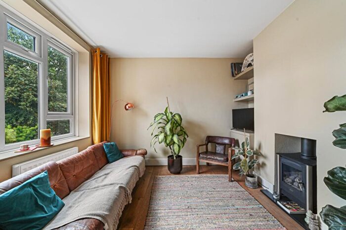 2 Bedroom Apartment To Rent In Penshurst Road, South Hackney, London, E9