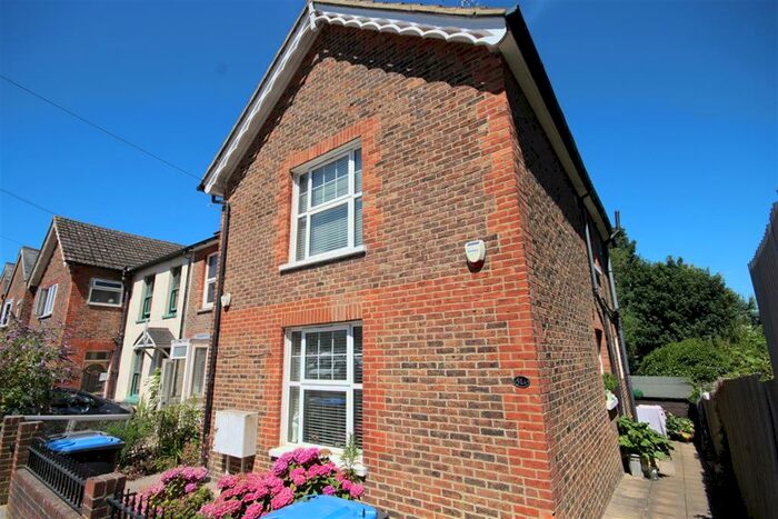 1 Bedroom Flat To Rent In Queens Road, East Grinstead, RH19