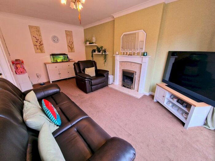 2 Bedroom Bungalow For Sale In The Tea Garden, Bedworth, Warwickshire, CV12