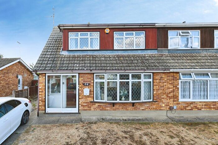 3 Bedroom Semi-Detached House For Sale In Charlotte Avenue, Wickford, SS12
