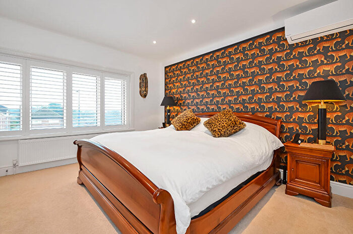 5 Bedroom Detached House For Sale In Cowplain, Hampshire, PO8