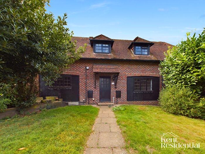 4 Bedroom Detached House To Rent In Seymour Road, Rainham, ME8