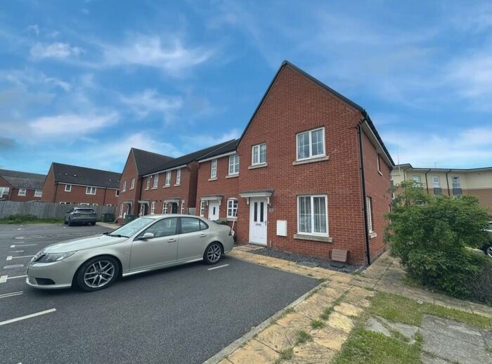 3 Bedroom House To Rent In Apollo Close, Berryfields, Aylesbury, HP18