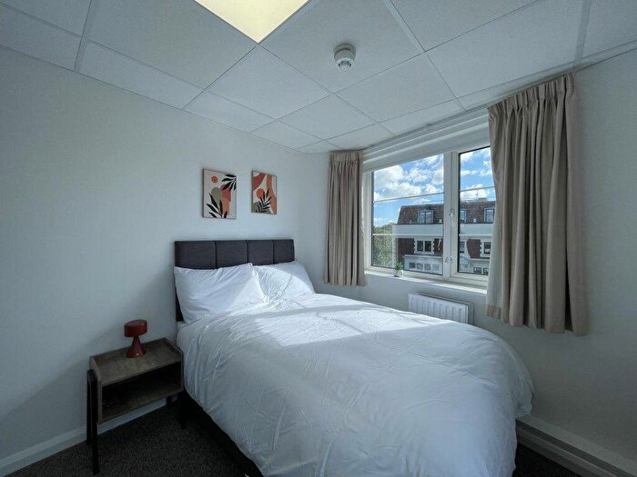 Flat To Rent In - Wilbury Villas -, S73