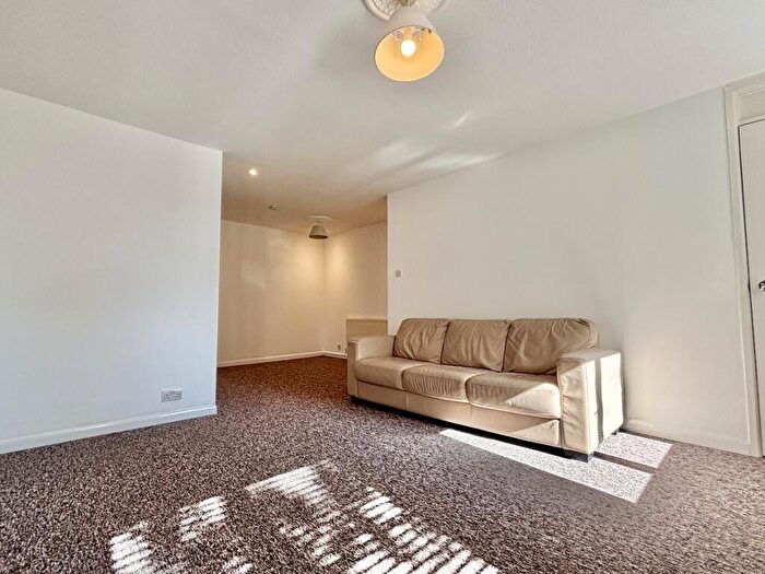 1 Bedroom Maisonette To Rent In Bembridge, Netley Abbey, SO31
