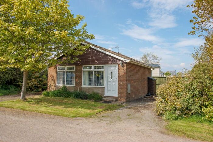 2 Bedroom Detached Bungalow For Sale In Dolphin Way, Gristhorpe, YO14