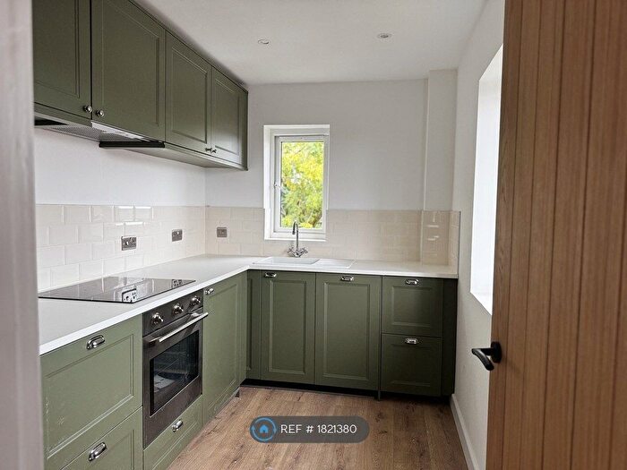 2 Bedroom Flat To Rent In Greton Close, Manchester, M13