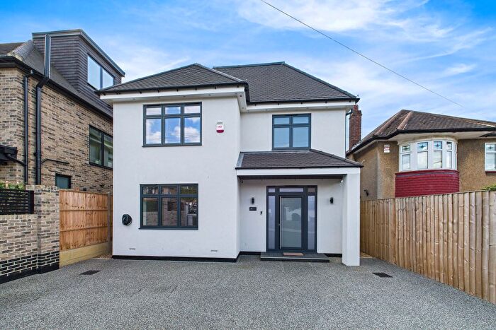 4 Bedroom Detached House For Sale In Cavendish Road, Barnet, EN5