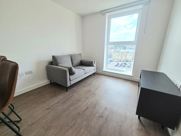 1 Bedroom Apartment To Rent In Cow Green, Halifax, HX1