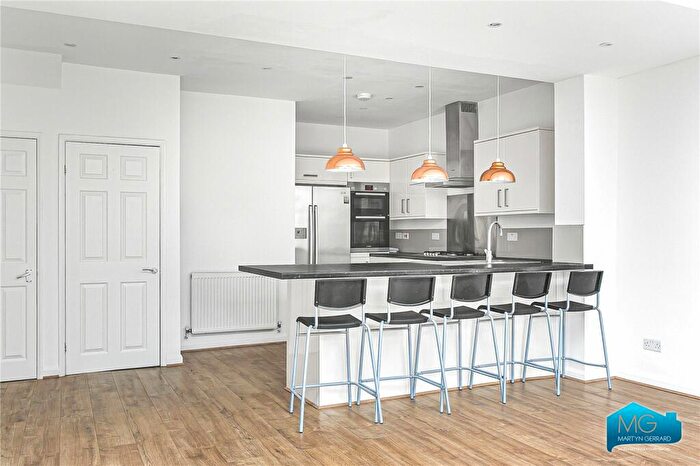 4 Bedroom Terraced House To Rent In Hampden Way, Southgate, London, N14