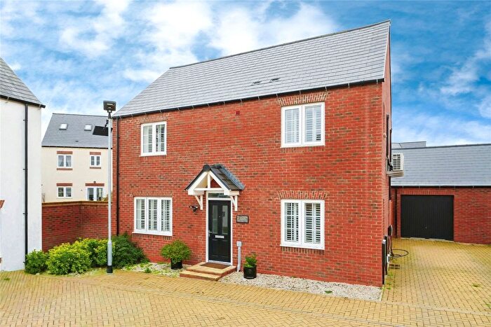 4 Bedroom Detached House For Sale In Dee Court, Bicester, Oxfordshire, OX26