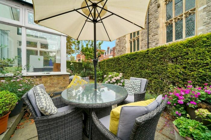 2 Bedroom Detached House To Rent In The Ridgeway, London, NW7