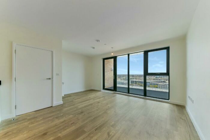 2 Bedroom Apartment To Rent In Lakeside Drive, London, NW10