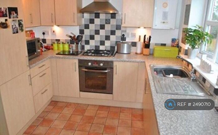 2 Bedroom Flat To Rent In Park View Court, Northampton, NN2