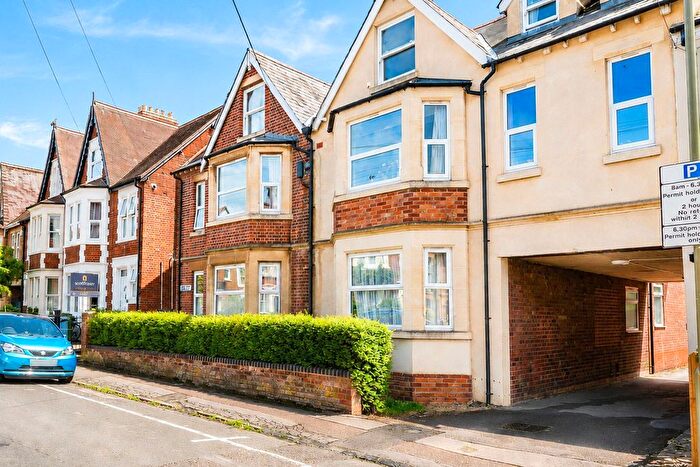 1 Bedroom Flat For Sale In Fairacres Road, Iffley Fields, Oxford, OX4