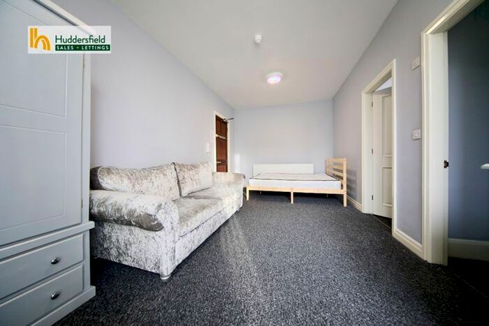 1 Bedroom Flat To Rent In New North Road, Huddersfield HD1